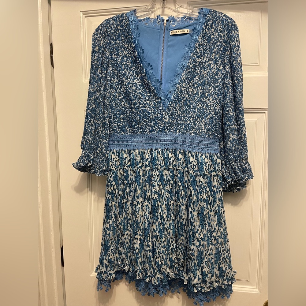 Alice and Olivia blue and white dress size 8